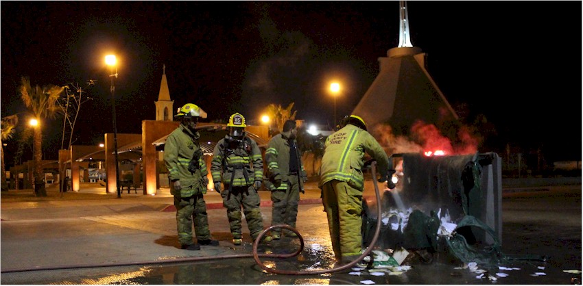 Incendio de contenedor de basura en Palacio Municipal - Foto 9