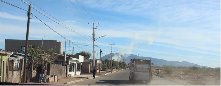 Bomberos llegando al lugar del incendio