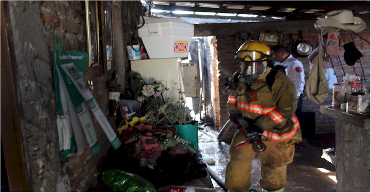 Vivienda incendiada en la colonia Beltrones