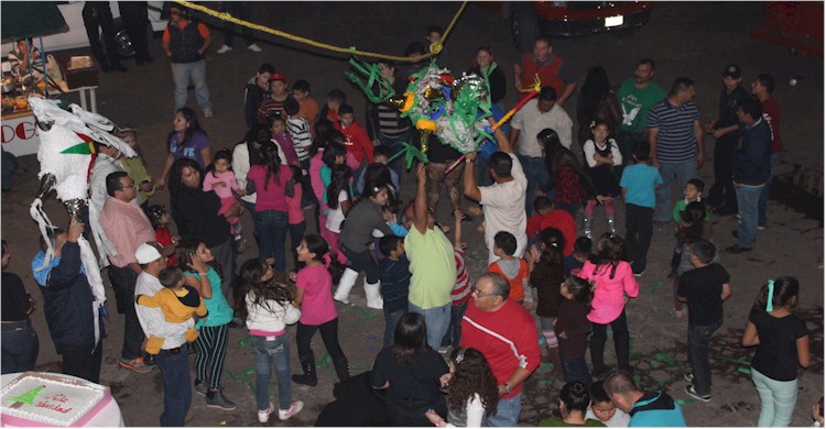 Posada Navidad 2013: rompiendo la piata