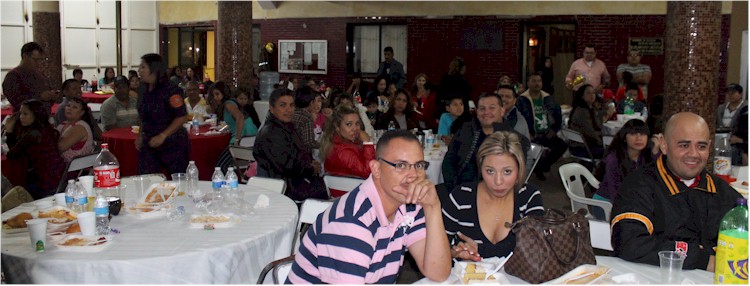 Posada Navidad 2013: vista general con los asistentes