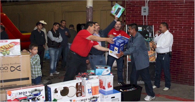 Posada Navidad 2013: rifa de regalos