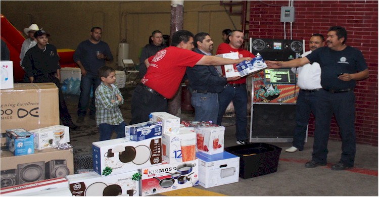 Posada Navidad 2013: rifa de regalos