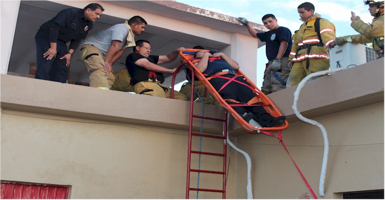 Curso RIT y Mayday: el bombero accidentado es evacuado