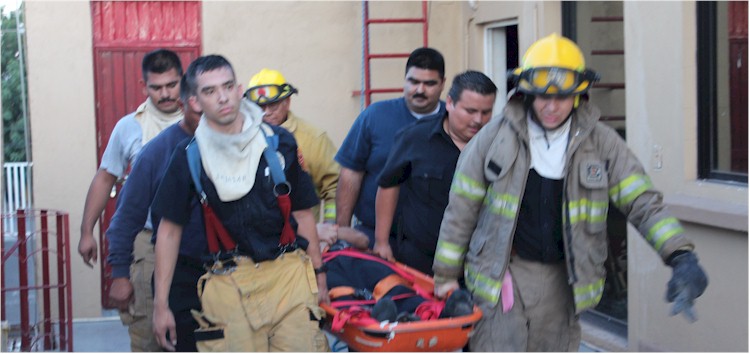 Curso RIT y Mayday: el bombero accidentado es evacuado