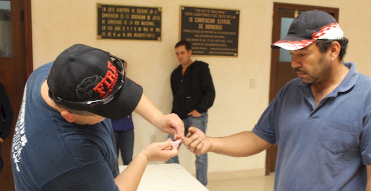 Evaluación médica a las y los aspirantes a ingresar a la Academia 2014