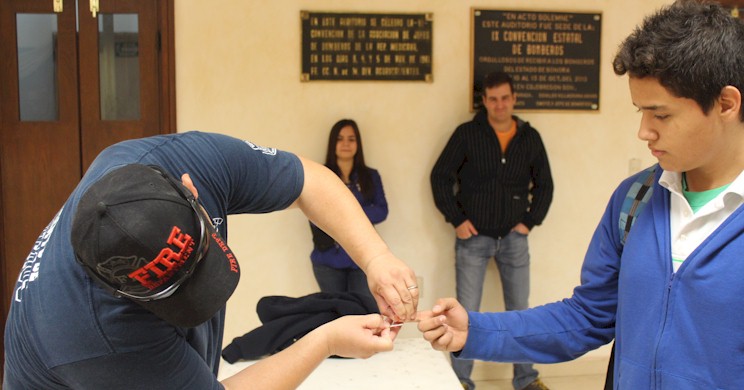 Evaluación medica a las y los aspirantes a ingresar a la Academia 2014