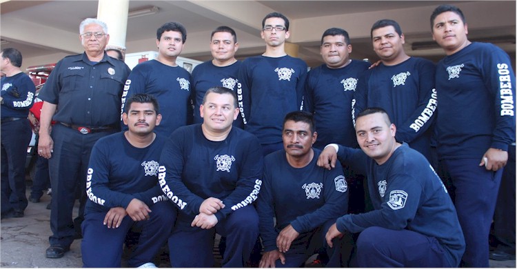 Desfile 20 de Noviembre: personal que trabajó en la primera pirámide