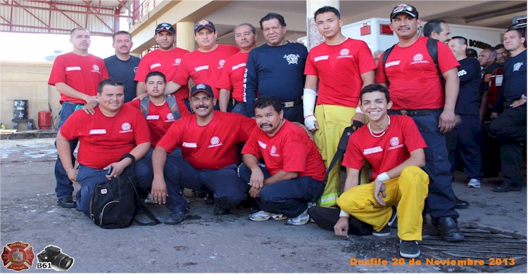 Desfile 20 de Noviembre: personal que trabajó en el salto del tigre