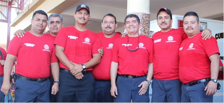 Desfile 20 de Noviembre: personal que trabajó en el simulacro de vehículo incendiándose