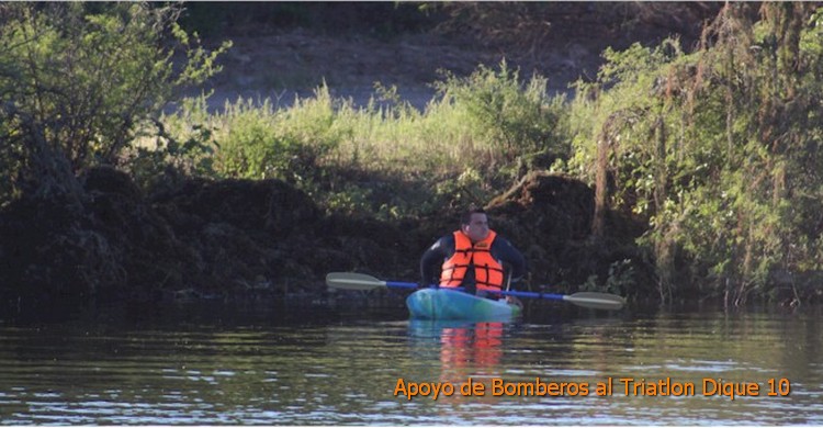 Triatlón Dique 10: Iván Lopez a bordo de un kajak