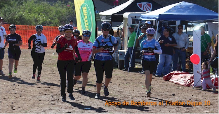 Triatlón Dique 10: primer plano de corredoras