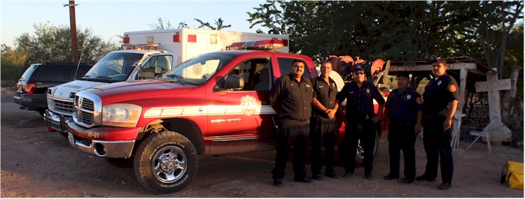 Foto tomada frente al Panteón Nuevo con los elementos que participaron en el operativo panteones del 1 de Noviembre 2013