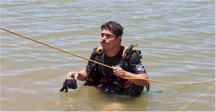 Cae vehculo al canal bajo - foto 2